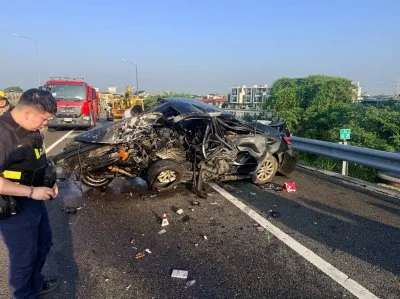 國道6號死亡車禍! 自小客車撞匝道口護欄駕駛拋出車外死亡