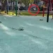 公園當練習場! 桃園阿伯拿高爾夫球桿揮桿打裝水保特瓶