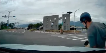 台東大學附近汽車右轉撞直行機車！原PO問「是我全責嗎？」網友曝鑑定經驗掀論戰