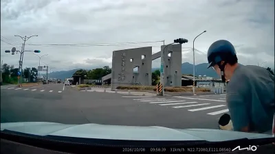 台東大學附近汽車右轉撞直行機車!原PO問「是我全責嗎?」網友曝鑑定經驗掀論戰