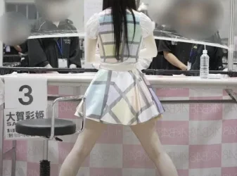 女偶像握手會「腿開開」照片瘋傳！為配合粉絲還得蹲低