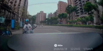 汽車右轉機車硬鑽？ 三重集賢路碰撞畫面曝光