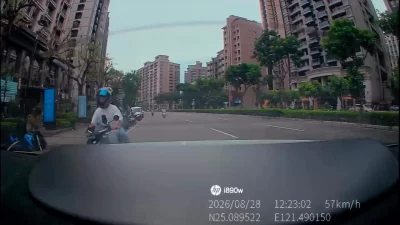汽車右轉機車硬鑽? 三重集賢路碰撞畫面曝光
