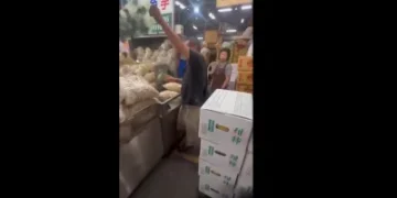 450元菱角疑臭酸！台中男怒衝攤位狂撒菱角　女攤商求饒、警追查涉4罪