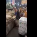 450元菱角疑臭酸!台中男怒衝攤位狂撒菱角 女攤商求饒、警追查涉4罪