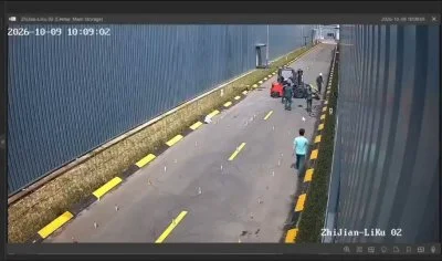 影/練習操作堆高機釀禍!不慎衝撞路邊同事 「左小腿當場斷裂見骨」 越南驚悚工安意外影片瘋傳