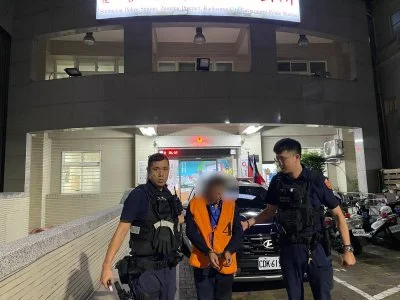 高雄驚悚砍人!62歲男持20公分水果刀砍妻 友人空手奪刀濺血