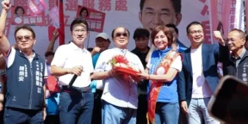 江啟臣一天連跑4場競總！合體胡志強、跨區挺4議員　拋育兒敬老新政