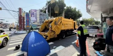 騎機車老婦命喪垃圾車輪下！　彰化市公所垃圾車執勤中釀悲劇