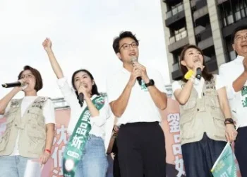沈伯洋客串《豆腐媽媽》！民視證實將進棚　角色編排中