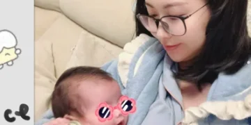 愷樂產雙胞胎後「曝光孕婦寫真」！拉布條歡迎女兒回家