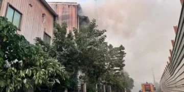 快訊／高雄岡山廢棄工廠火警！延燒綠能工廠「搶救中」