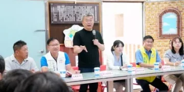台中大楊國小跑道使用逾17年龜裂下陷　蔡其昌會勘爭取850萬元整建