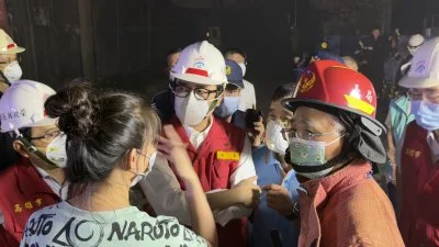 快訊/高雄工廠大火!市長陳其邁急趕赴現場