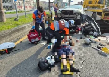 台南永康交流道車禍！轎車連撞2機車　1騎士送醫後身亡「1死1傷」