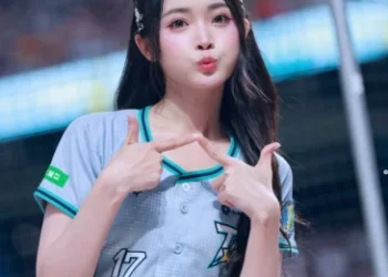啦啦女神怡琪車禍受傷！爸媽急從台中北上　傷勢照曝光