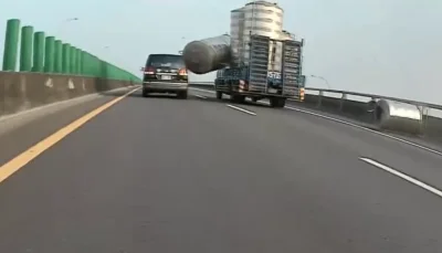 台88快速道路水塔掉落砸車! 警方追查肇事貨車究辦
