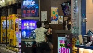 萬華甜甜圈店女客與男店員肢體爆突！　疑女客不耐排隊久候引發
