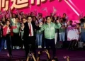 直擊/賴瑞隆、陳其邁合體大進場!手牽手催票「接關鍵四棒」