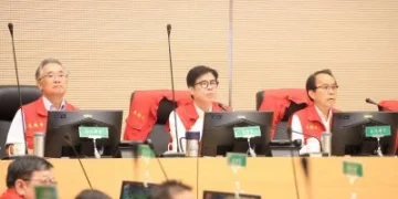 薔琵颱風明高雄正常上班課！陳其邁遭灌爆臉書　網轟「沒風放假、風大上班」