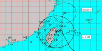 快訊／薔琵颱風中心凌晨1時「掠過南方澳」！氣象署：並未完全進入陸地