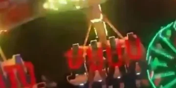 影／驚悚影片曝光！墨西哥18歲少女玩遊樂設施 　「安全桿突鬆開」甩飛撞摔不治