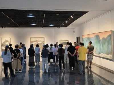 從礦石磨出山水色彩!林必强膠彩畫展台中登場 34件作品見證30年藝術路